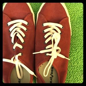 Rust colored and white size 9.5 Women’s Seavees
